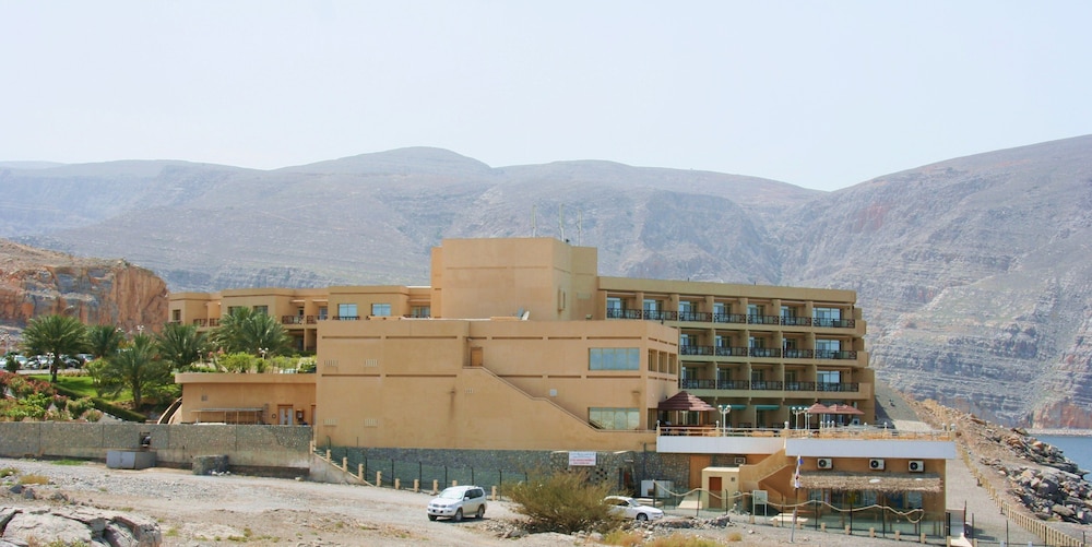 Azimut Hotel Khasab 3/42