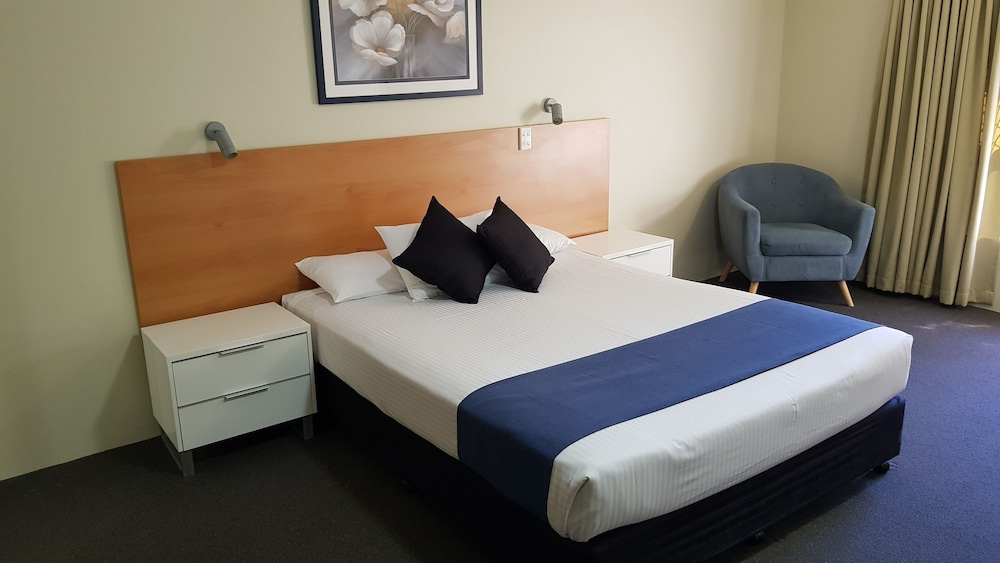 NAMBOUR HEIGHTS MOTEL 9/19