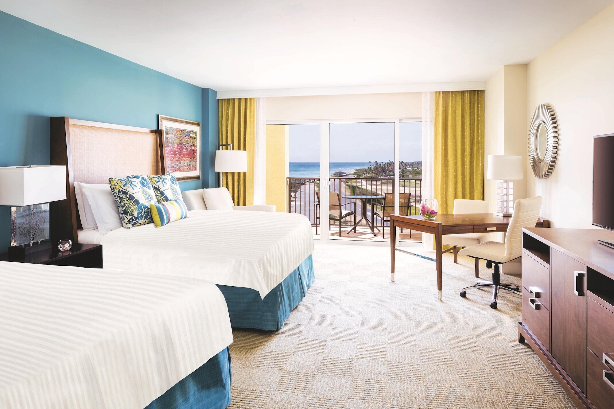 Club, 2 Queen Beds, with View