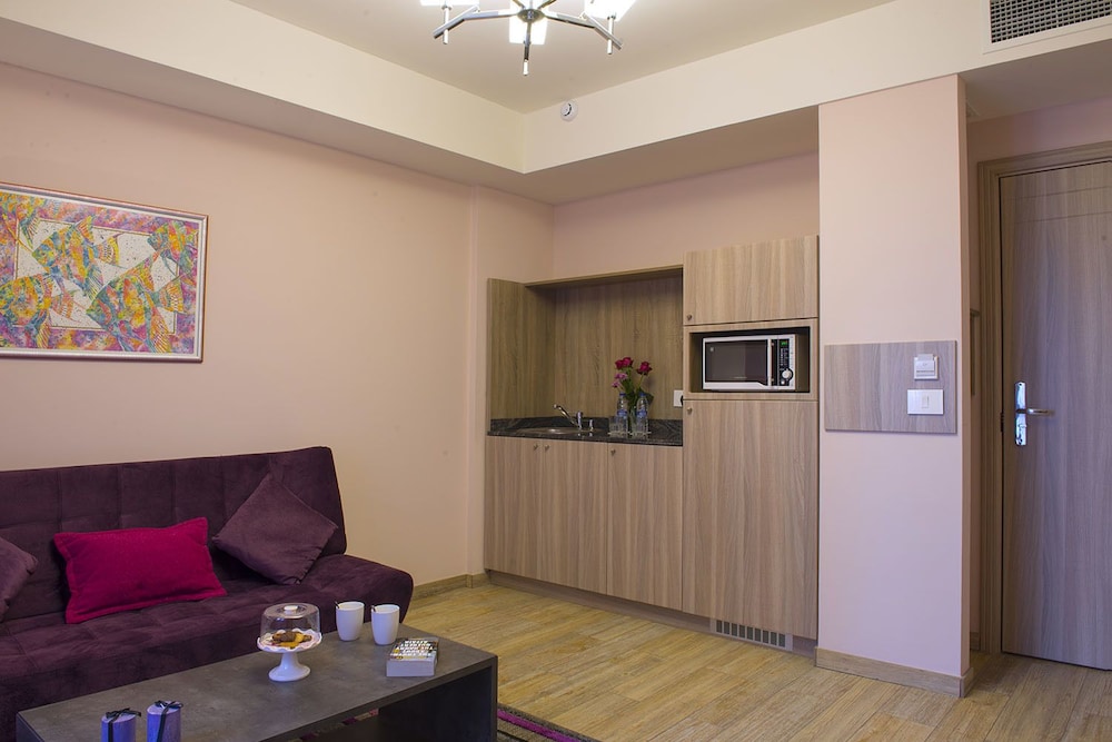 HOtello Guest Suites 21/28