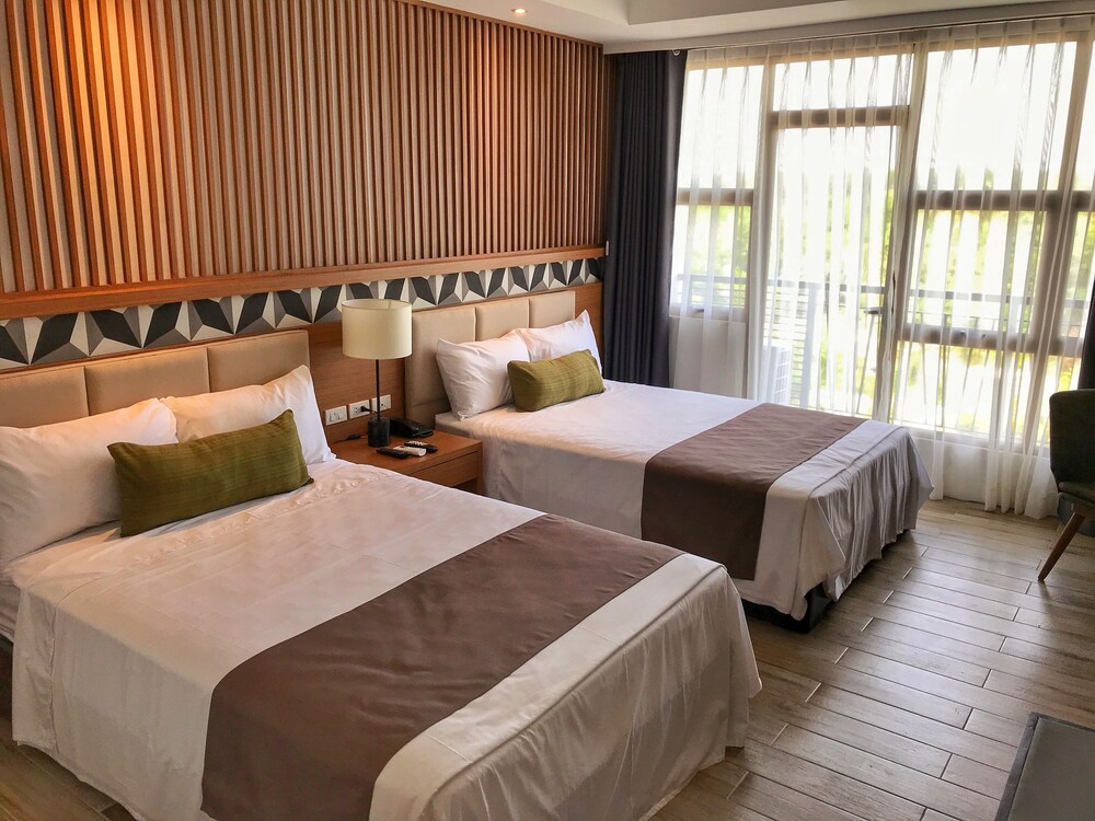 Crown Hotel Palawan at Harbour Springs 26/54