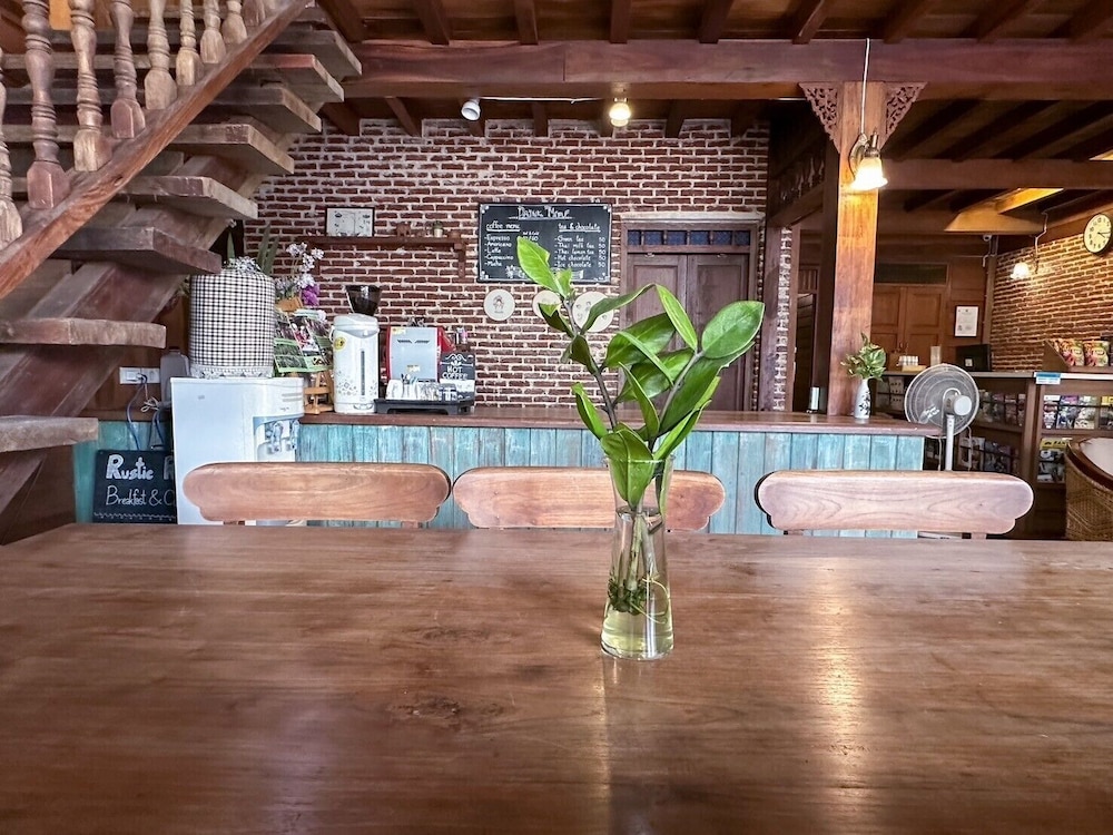 Rustic River Boutique 5/72