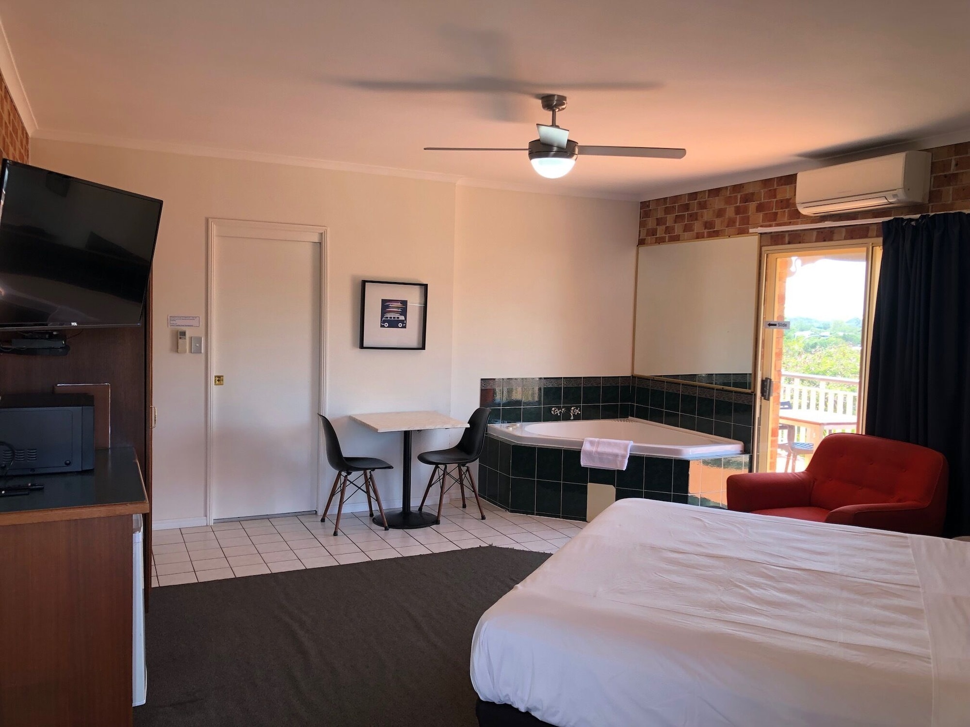 EXECUTIVE, SUITE, BALCONY