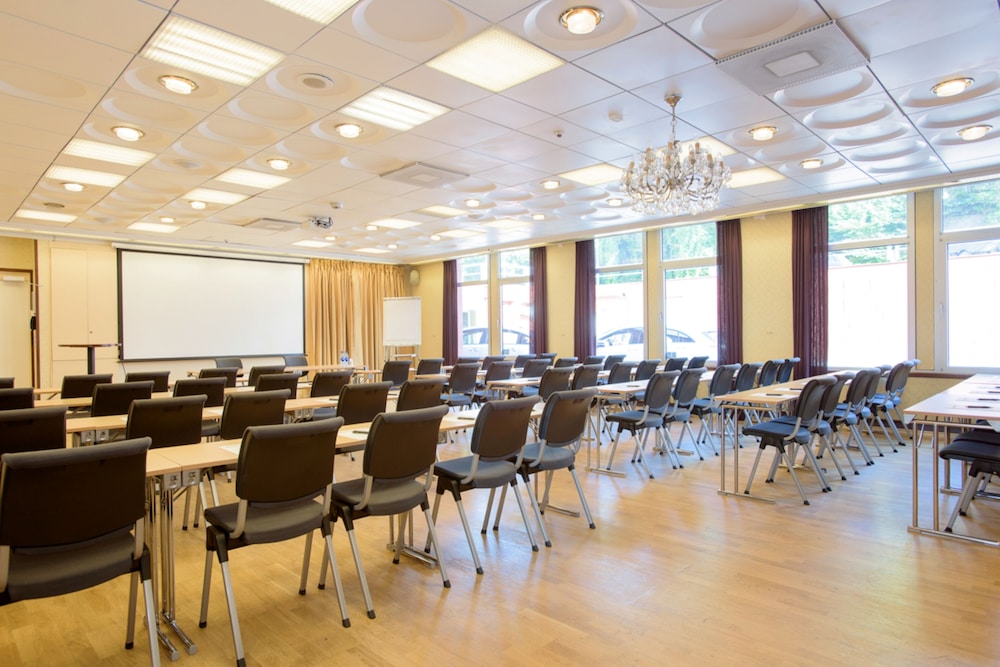 Quality Hotel Grand Larvik 67/73