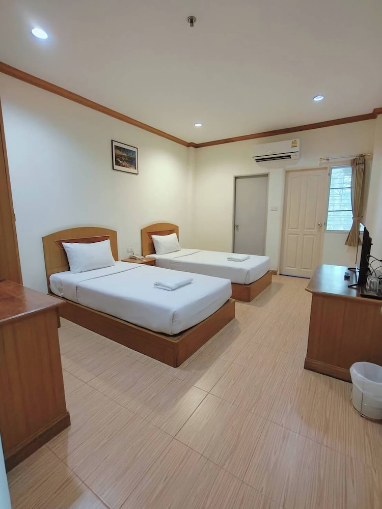 Sabai Hotel 20/50