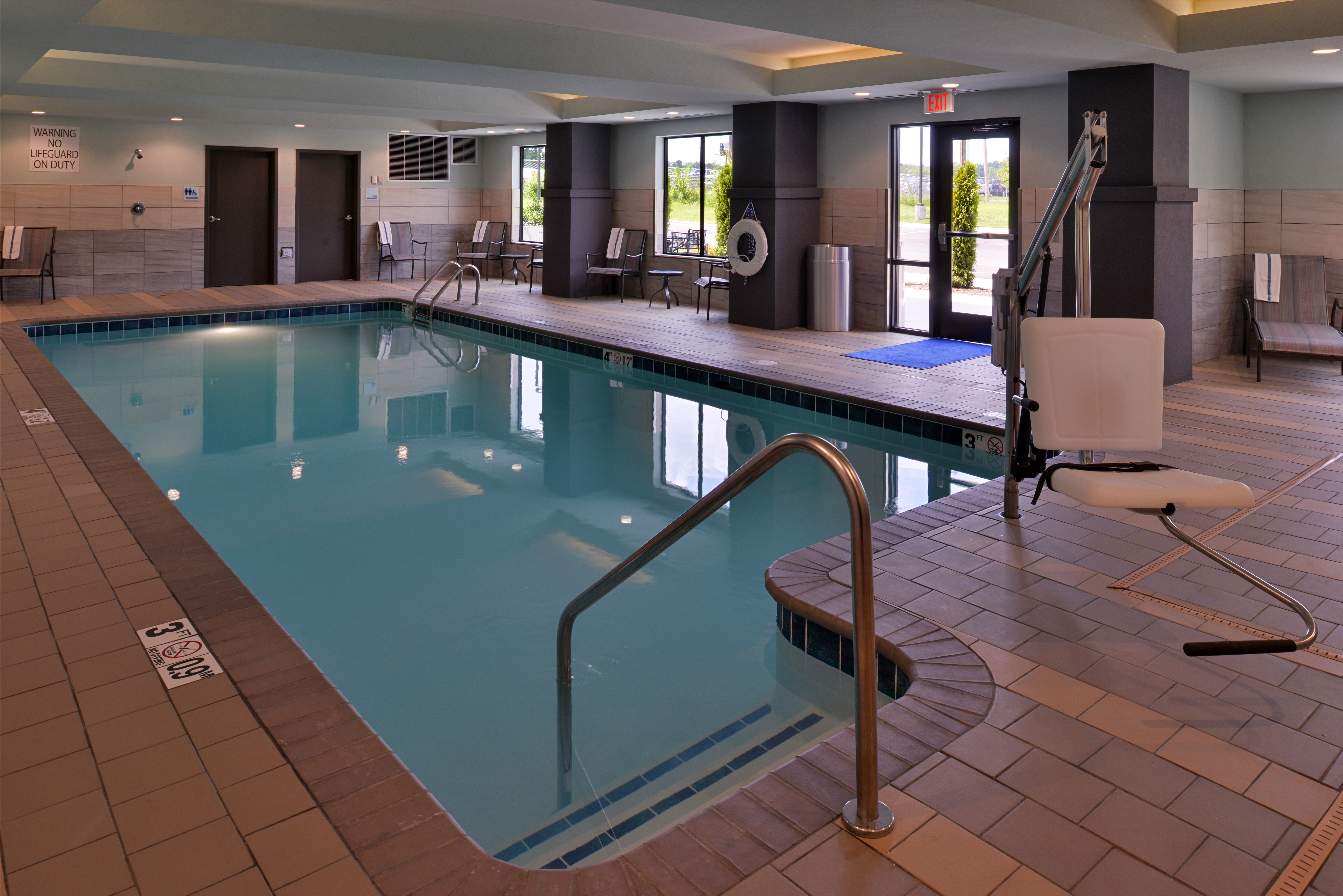 Holiday Inn Express Suites Bryant Benton Area 34/71