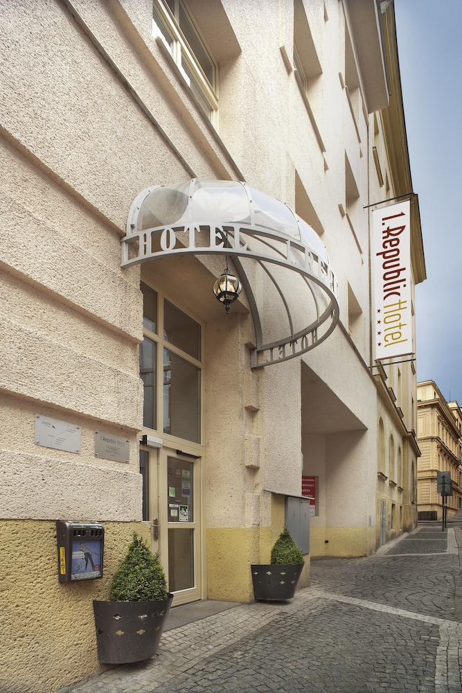 1 Republic Hotel 44/51