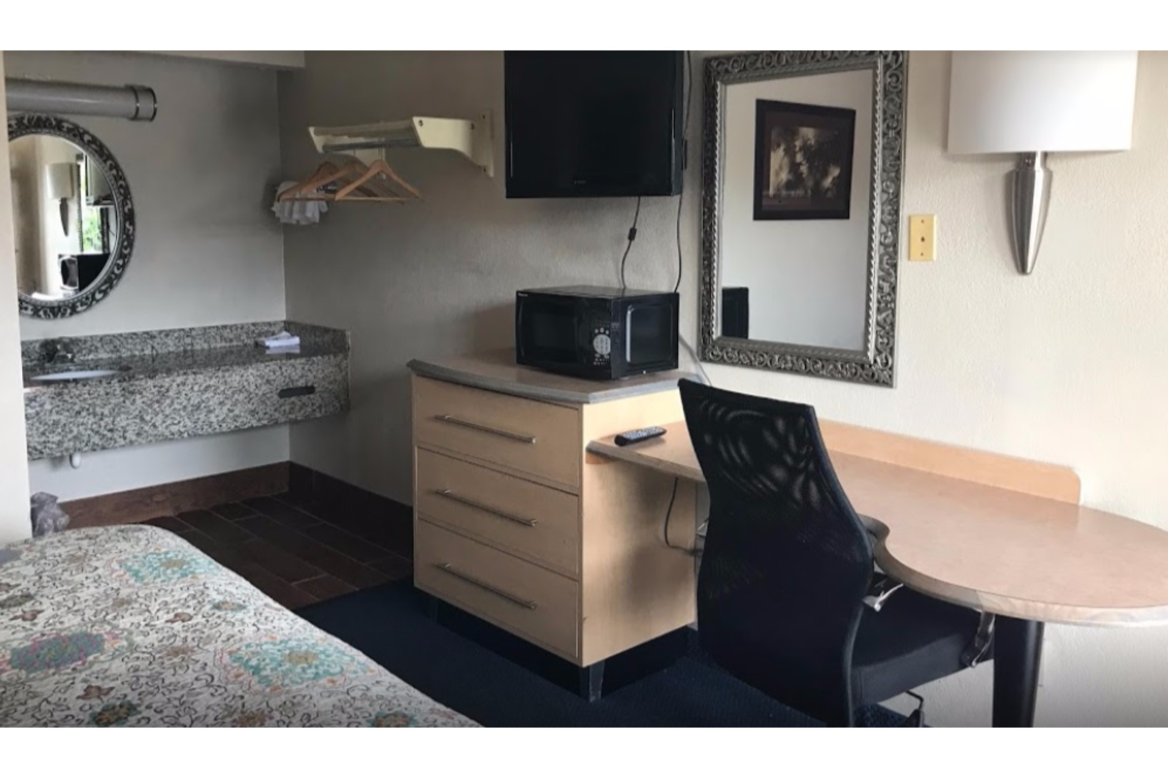 Rodeway Inn Fort Wayne near Glenbrook Square 16/18