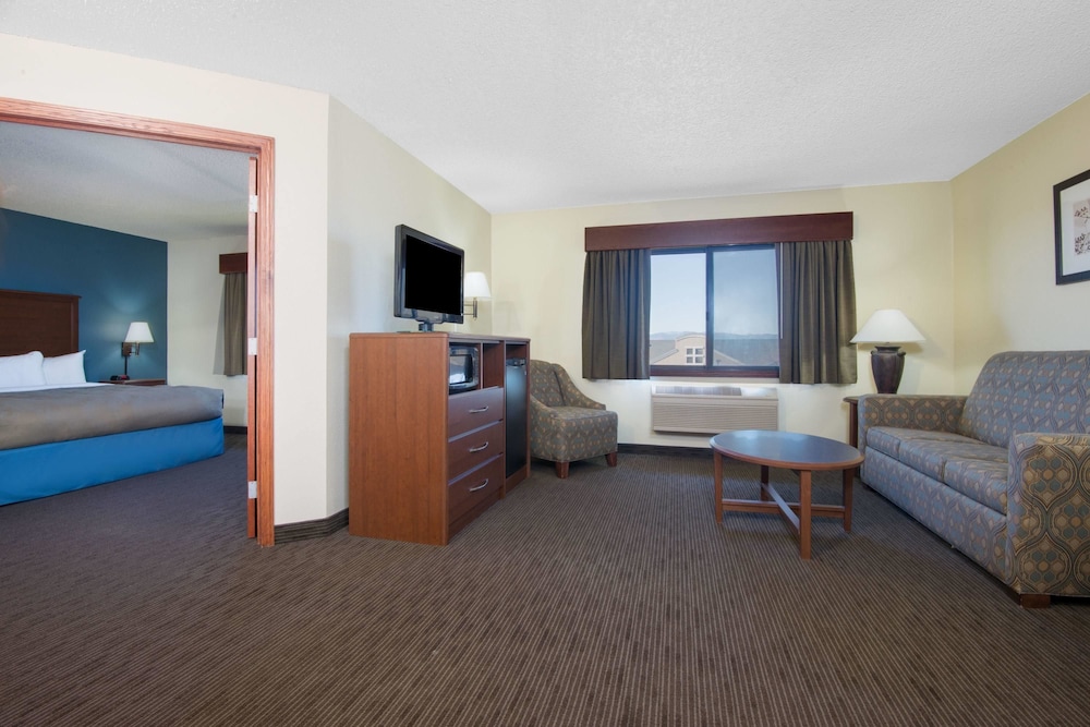 AmericInn by Wyndham Windsor Ft. Collins 45/62