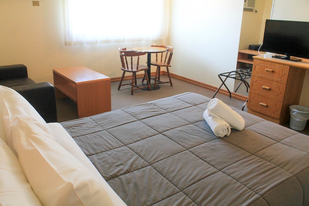 ST GEORGES MOTOR INN 14/35