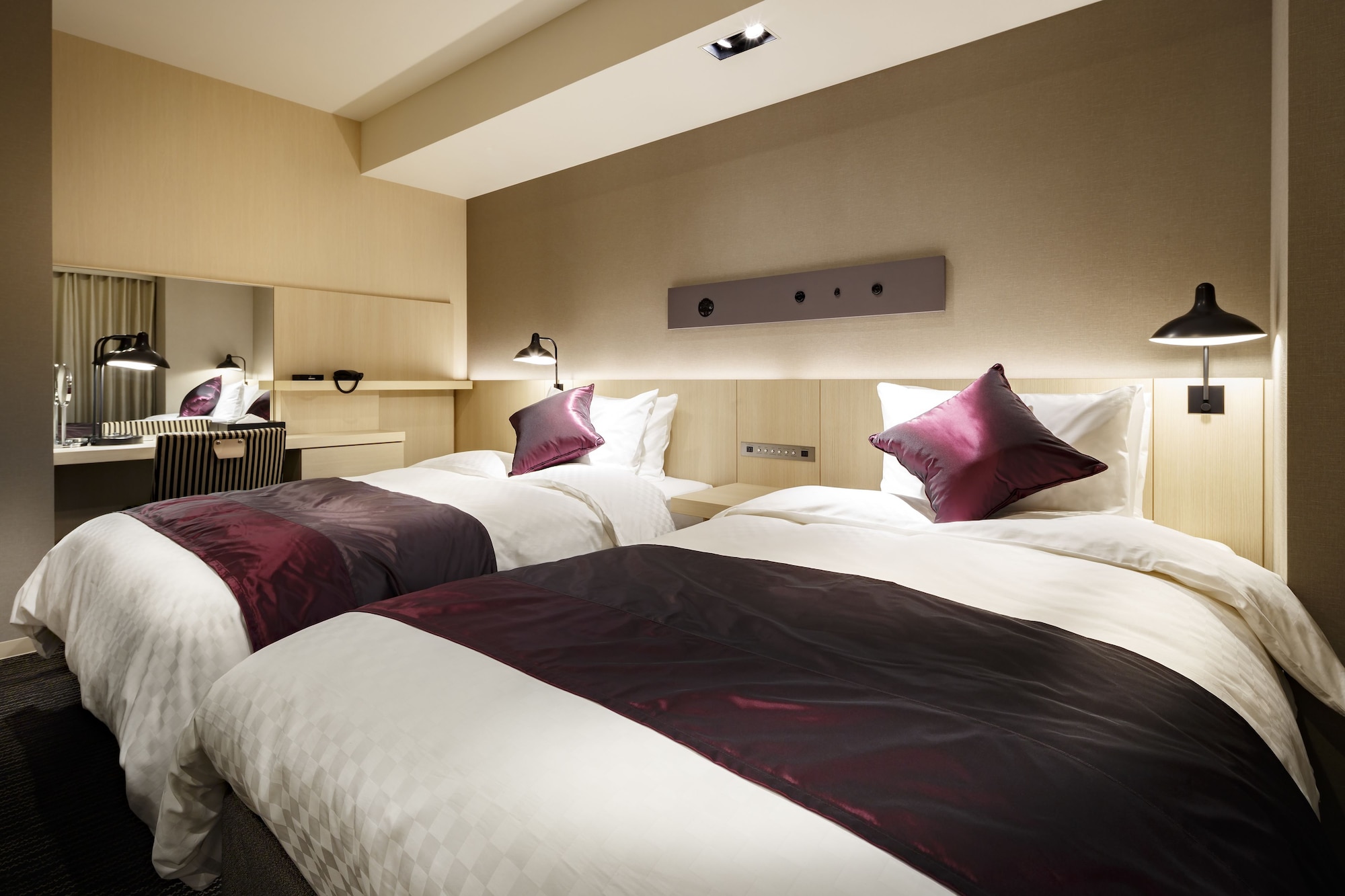 DELUXE, TWIN BEDS
