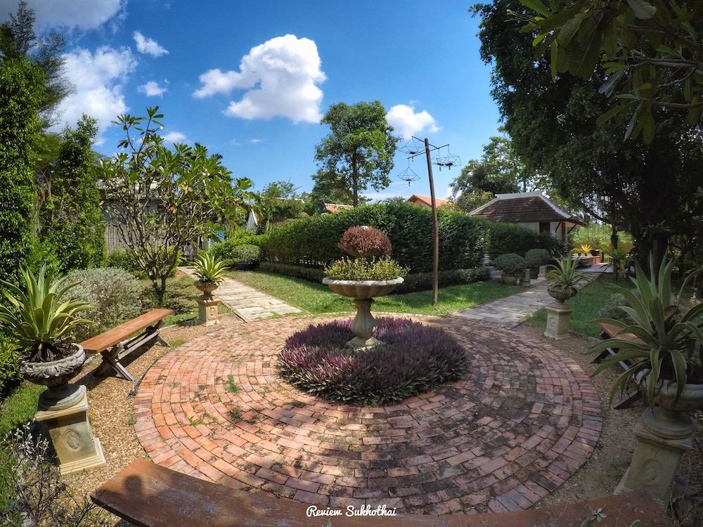 Tharaburi Resort Sukhothai 70/77