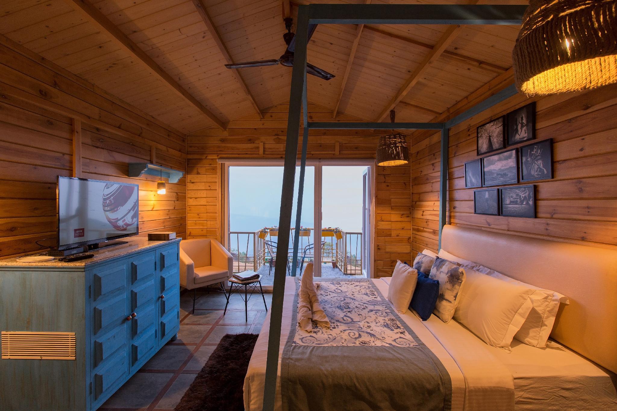 Hut, Log, Double Bed, Plunge Pool