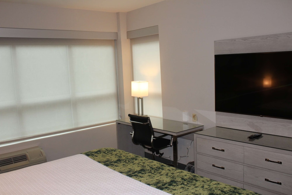 Best Western Premier I-95 Savannah Airport/ Pooler West 15/34