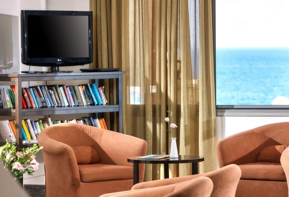 Panormo Beach Hotel 25/32