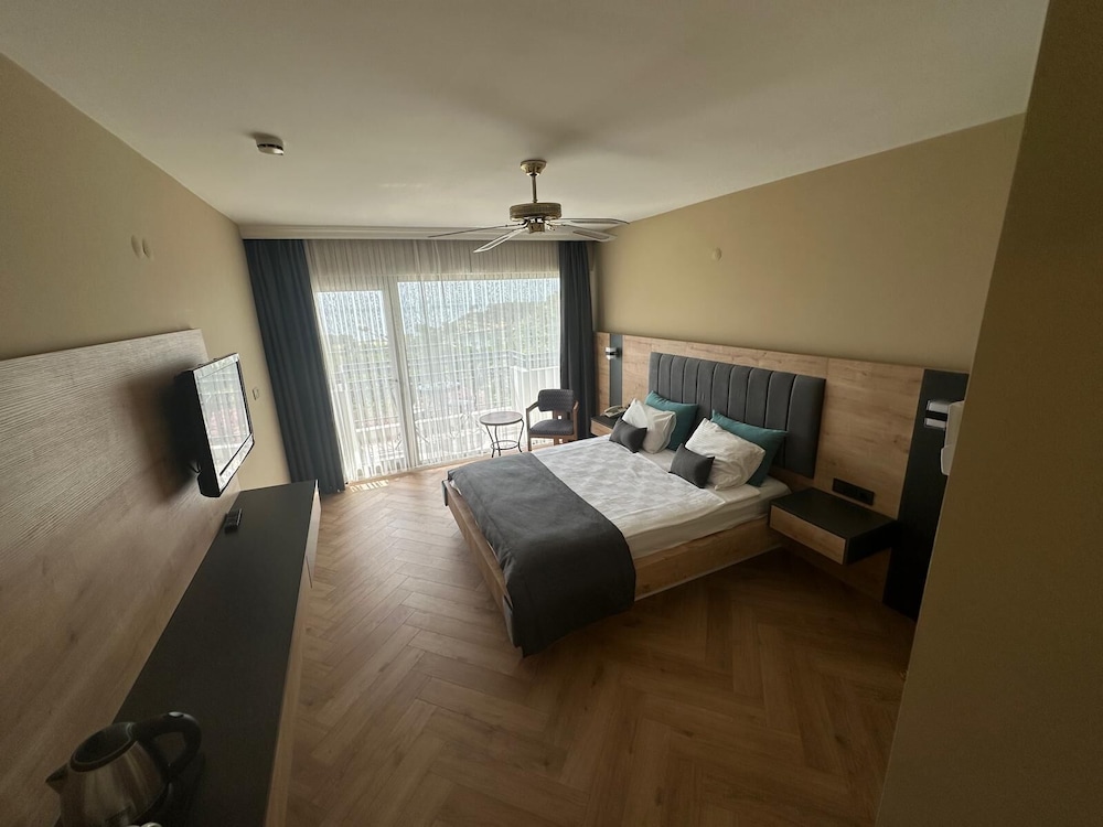 Carina Hotel 13/72