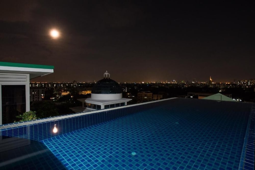 Romance Hotel Sukhumvit 97 9/58