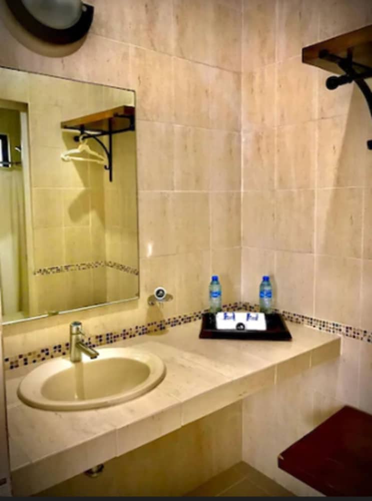 Maria Jose Hotel 40/41