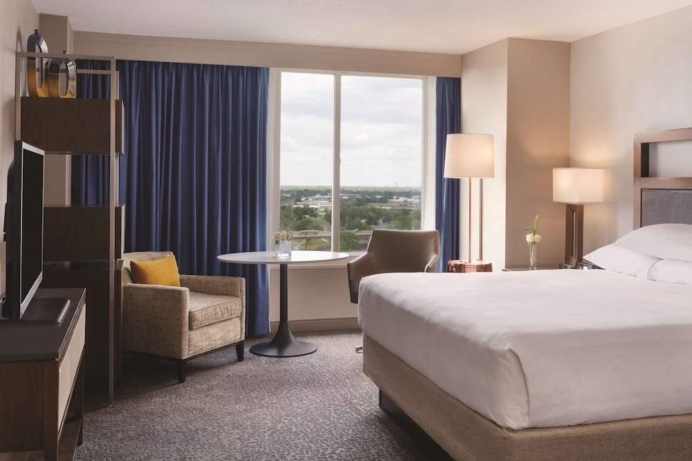 Hyatt Regency Wichita 25/80