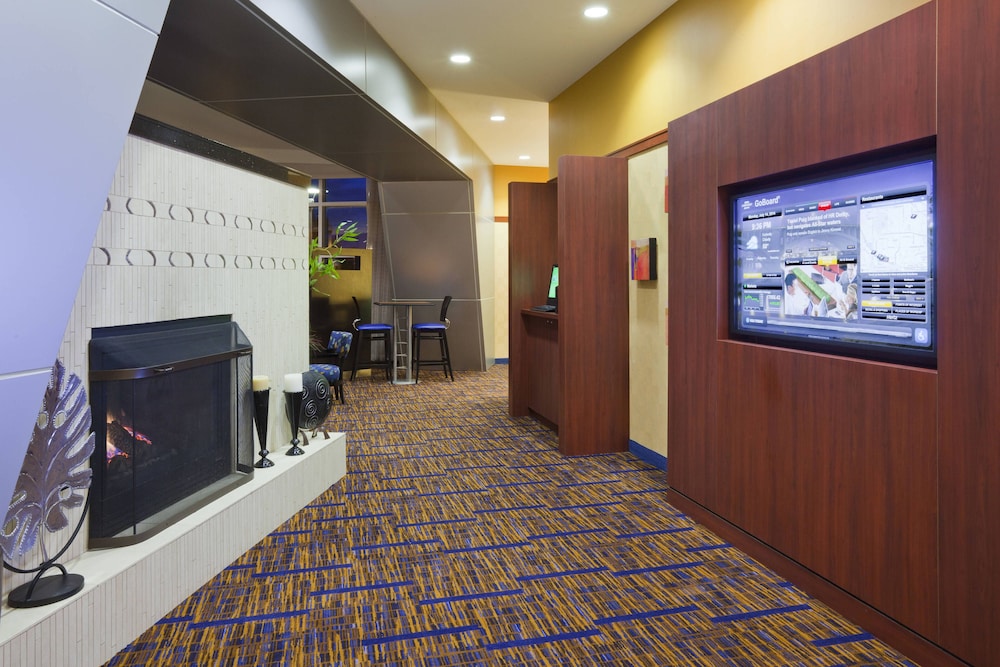 Courtyard by Marriott Minneapolis Maple Grove/Arbor Lakes 7/70