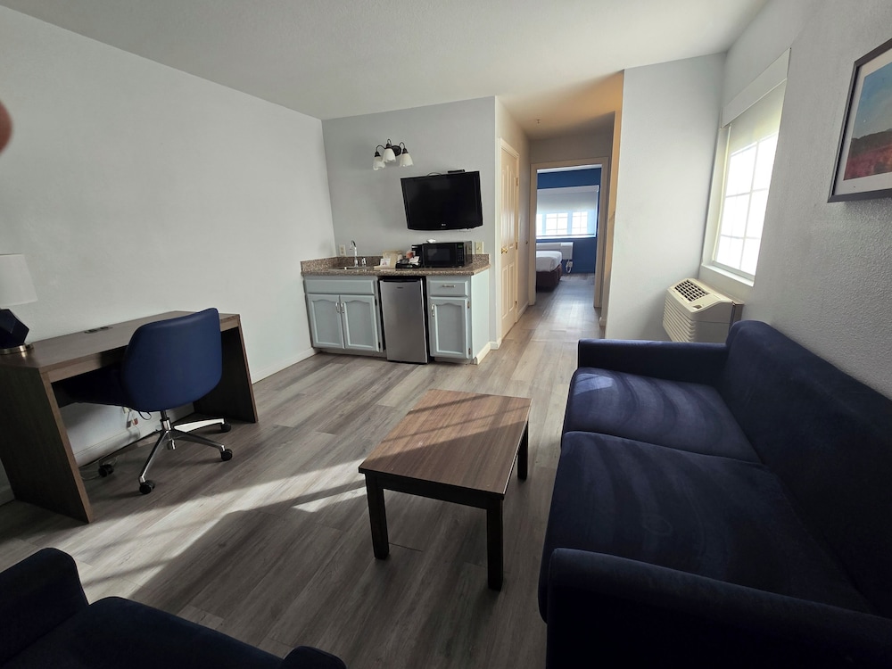 Quality Inn & Suites Tulare CA 38/50