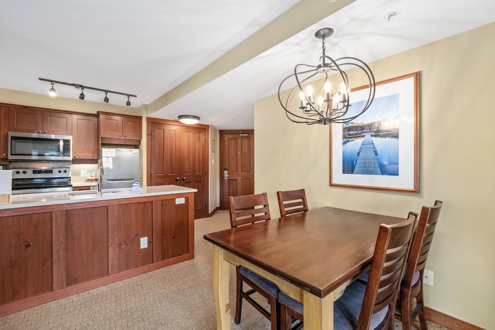 Horstman House By Whistler Premier 9/68