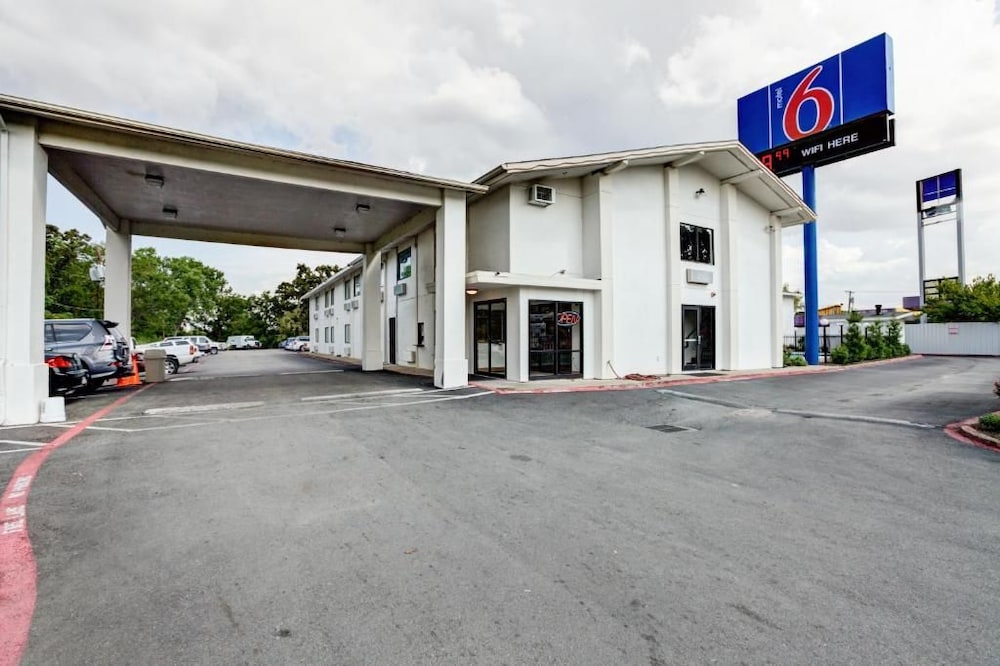 Motel6 Dallas, TX - South 31/43