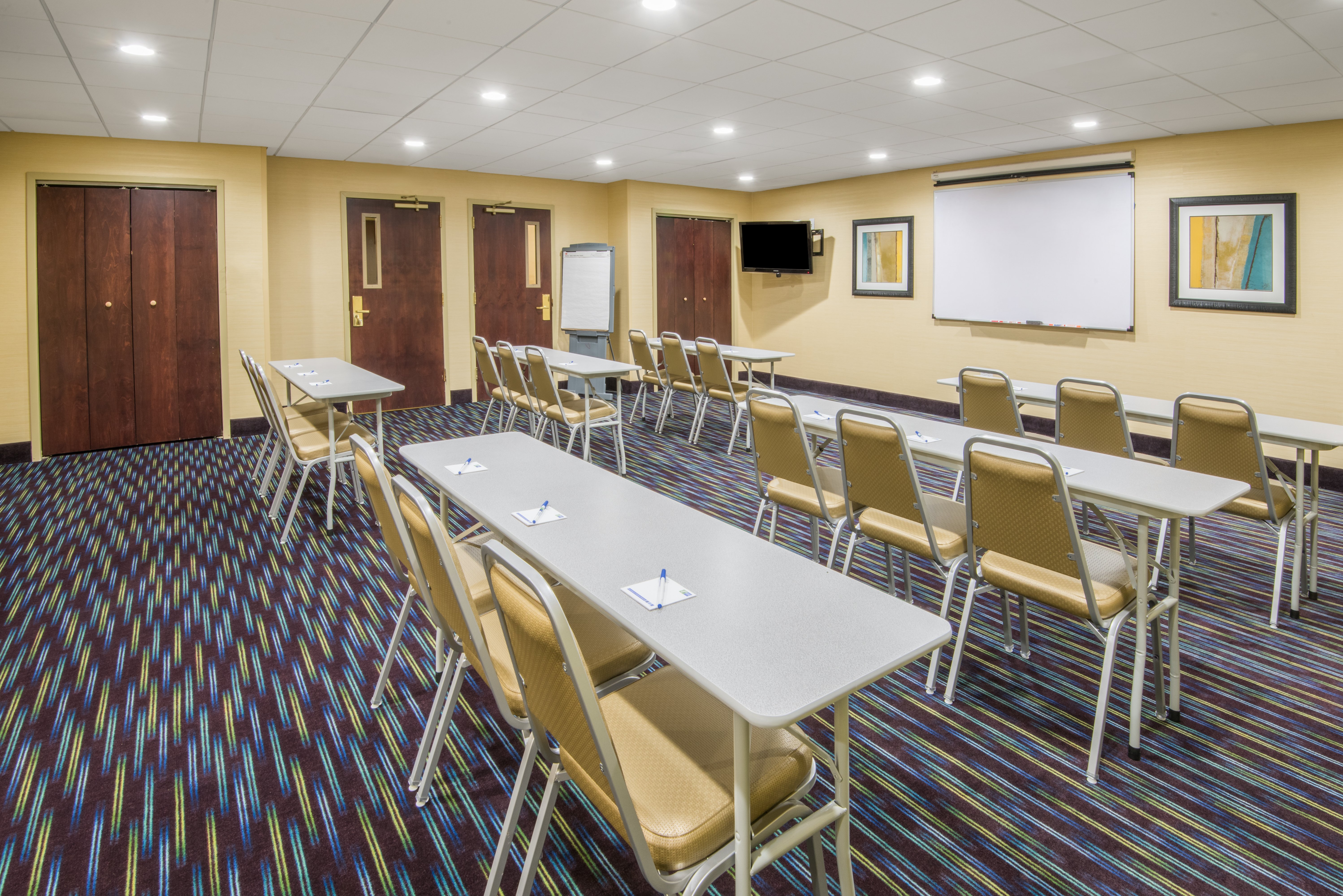 Holiday Inn Express Hotel Suites Ashland 50/56