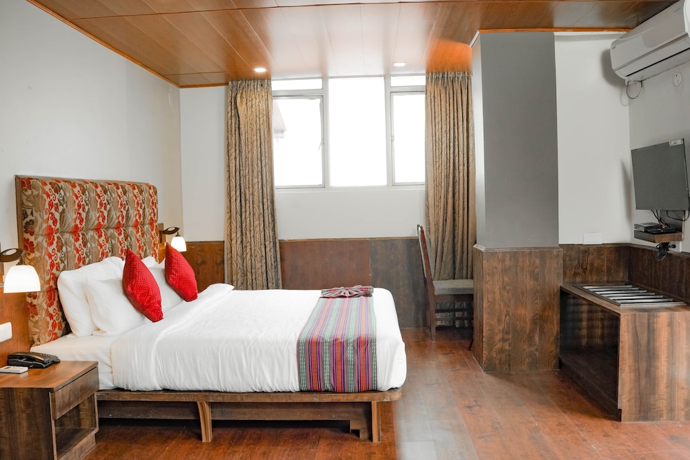 LUXURY, SUITE