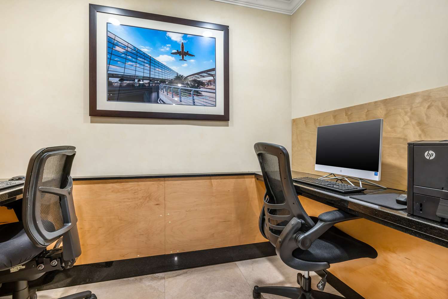 Best Western Plus Orange County Airport North 13/19