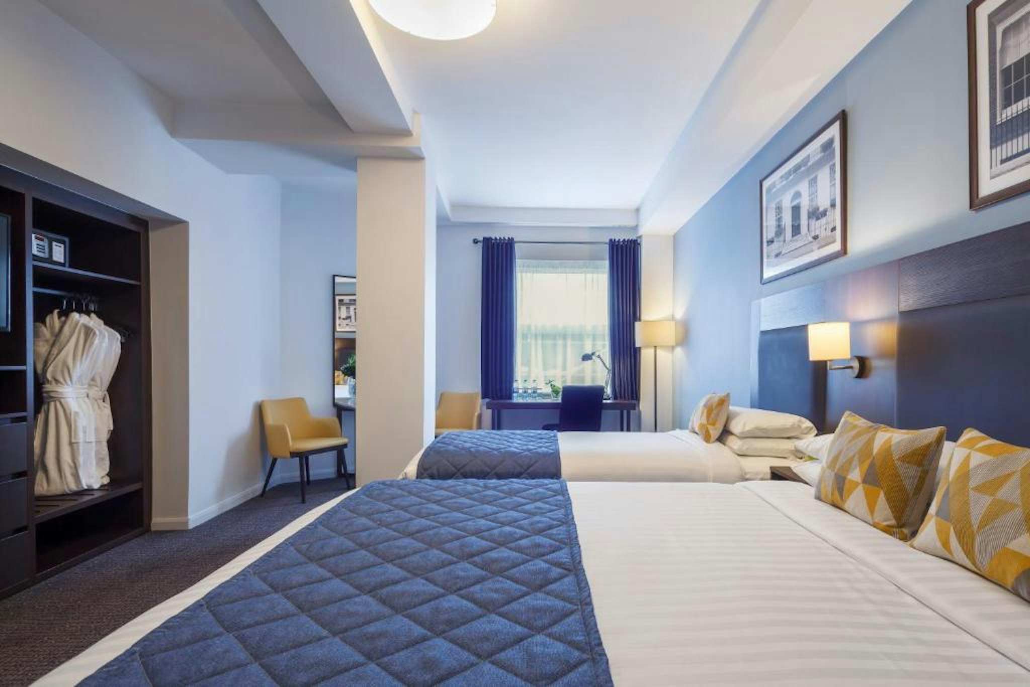 DELUXE, TWIN BEDS