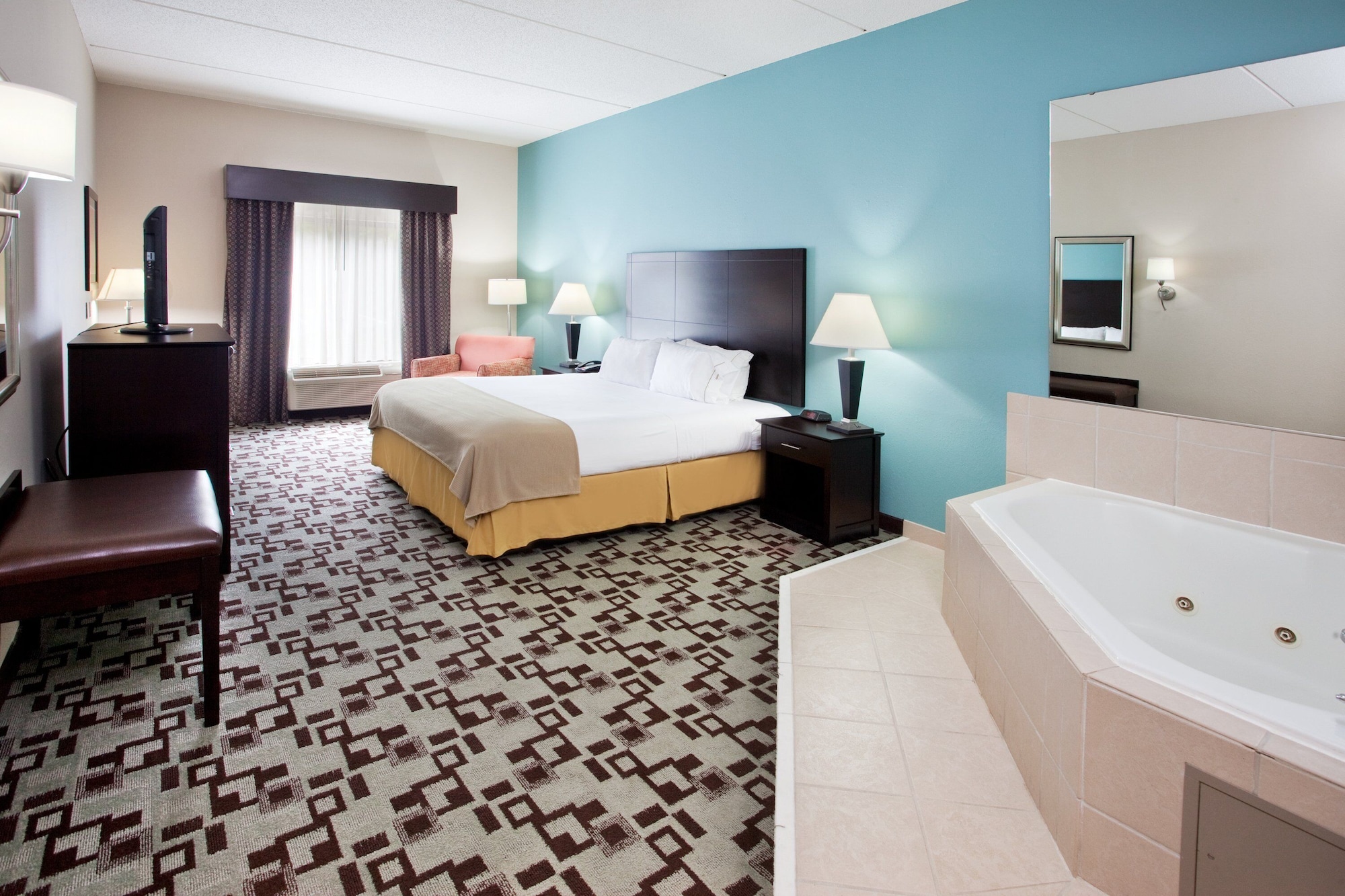 غرفة قياسية بسرير كوين، Holiday Inn Express Apex Raleigh 3/5