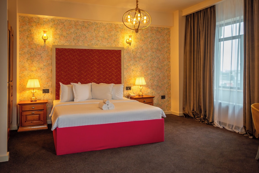 JUNIOR SUITE, KING BED