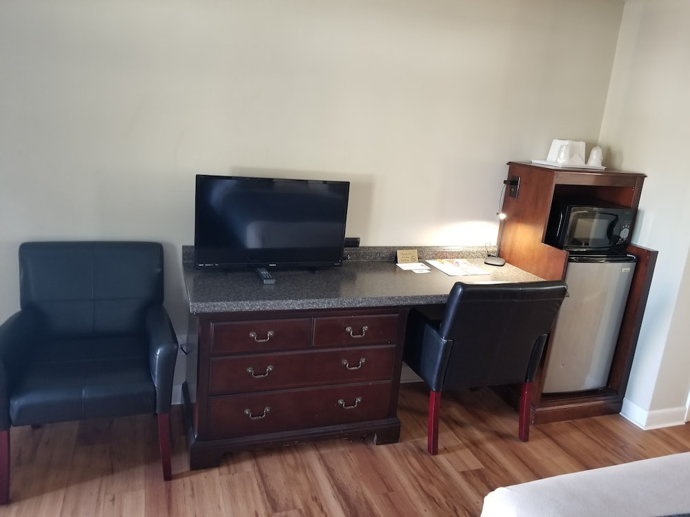 Colonial Inn Seekonk 42/58