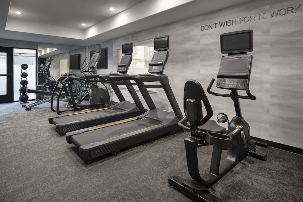 Fairfield Inn & Suites By Marriott Fresno River Park 34/54