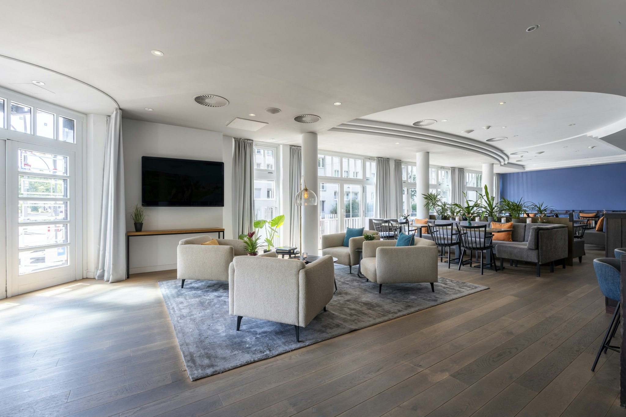 NEW BERLIN HOTEL 10/22