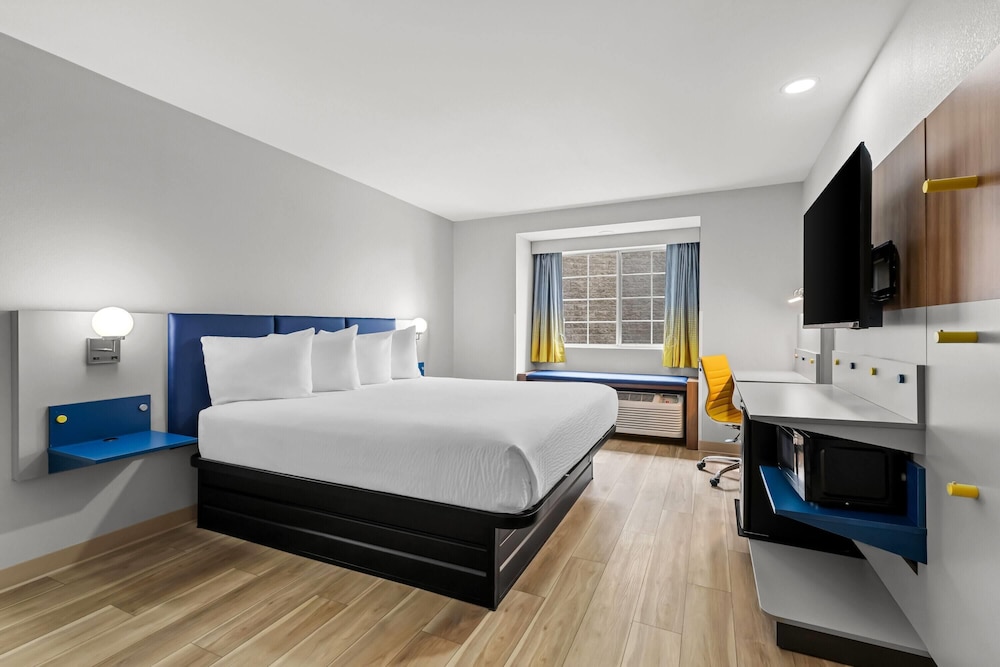 ROOM, KING BED, ACCESSIBLE