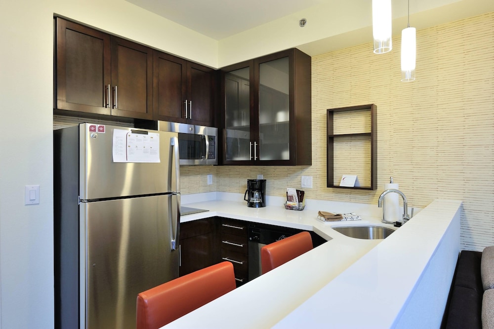 جناح بسرير كينج بغرفة نوم واحدة مع أريكة، RESIDENCE INN HOUSTON TOMBALL 3/7