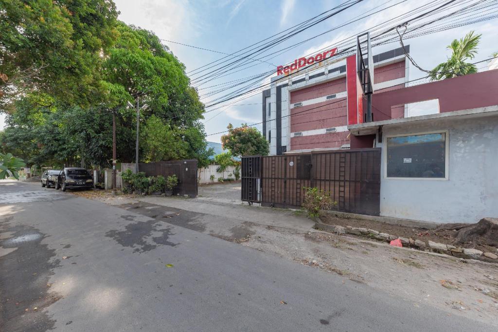 Reddoorz @ Jalan Krakatau Medan 55/60