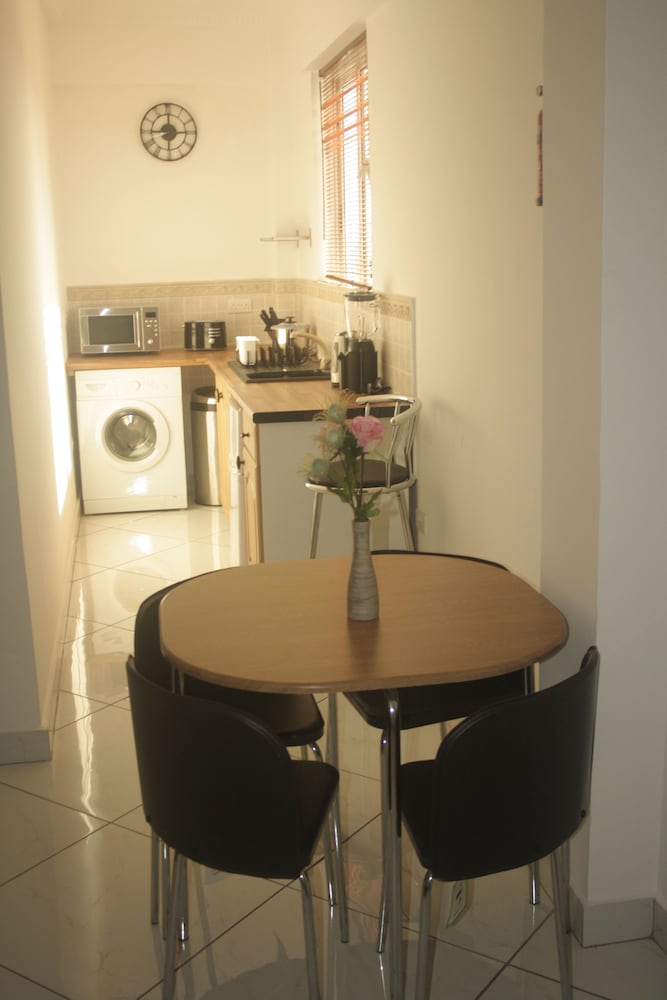 Le Suites Serviced Apartments 24/26
