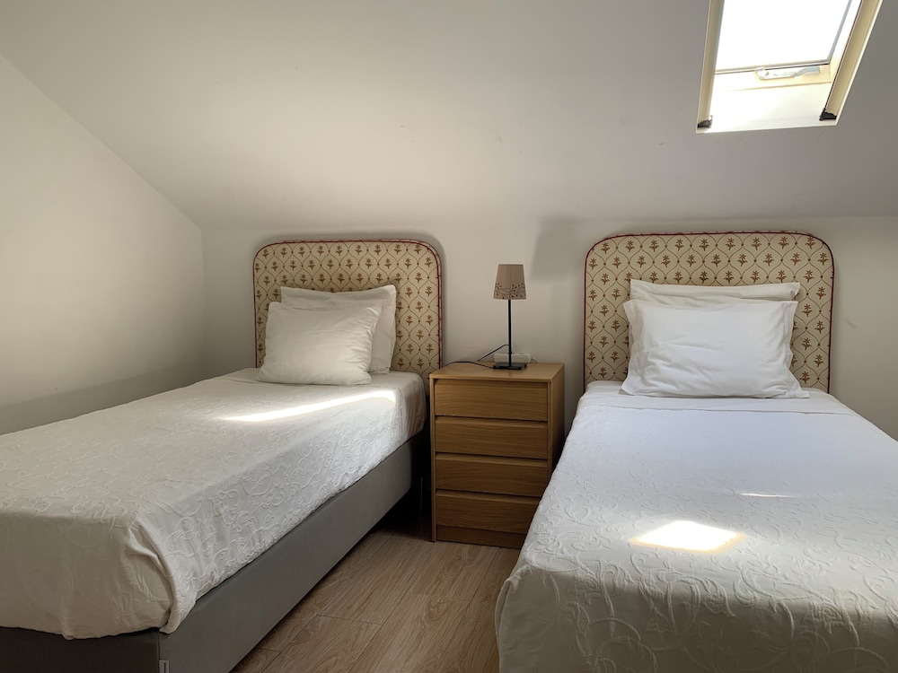 ECONOMY, TWIN BEDS
