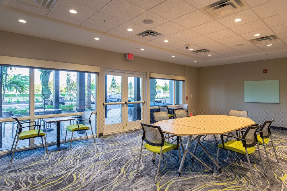 TownePlace Suites by Marriott Naples 43/44