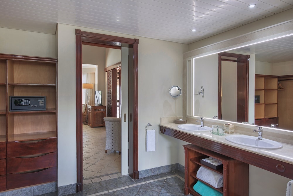 Dinarobin Beachcomber Golf Resort and Spa 63/65