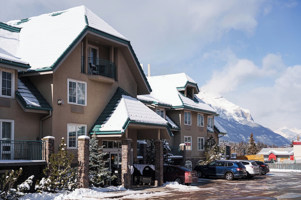 Canmore Pocaterra Inn & Waterslide 7/81