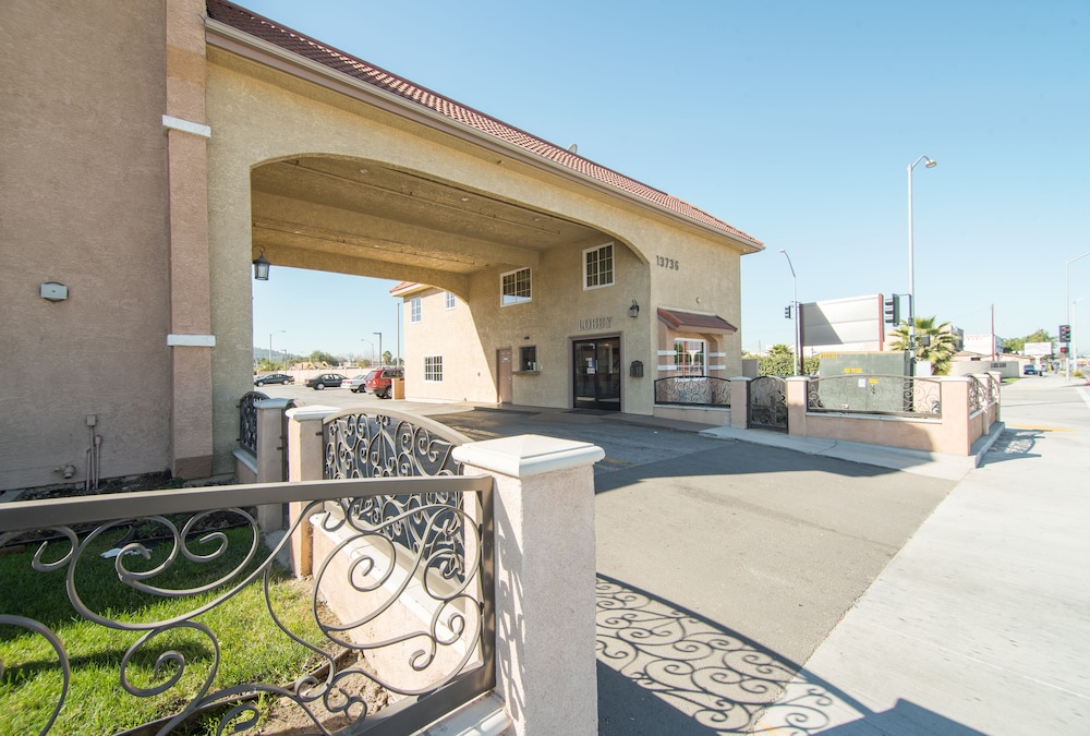 Industry Inn Amp Suites 8/60