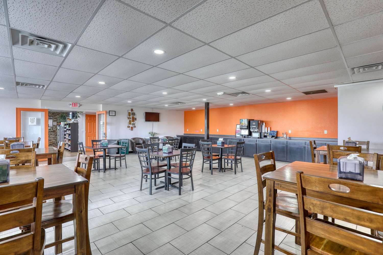 Econo Lodge Neenah 33/43