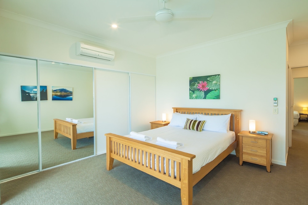 NOOSA ENTRANCE WATERFRONT RESORT 20/80