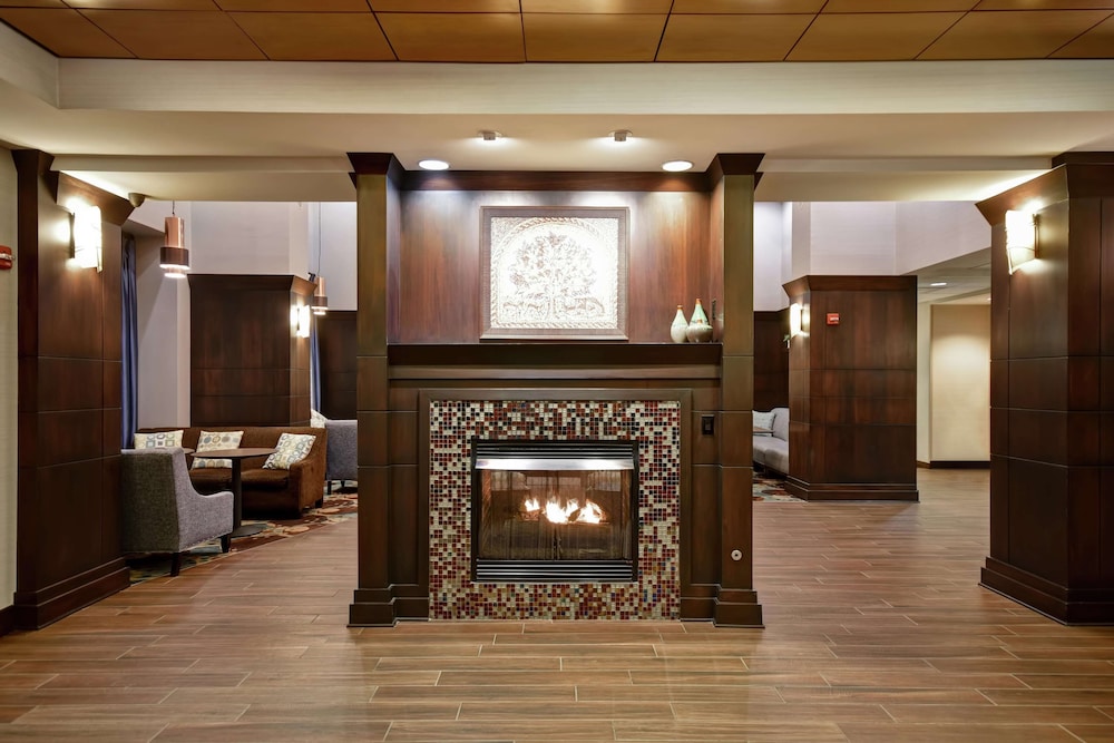Hampton Inn Suites Detroit Canton 61/89