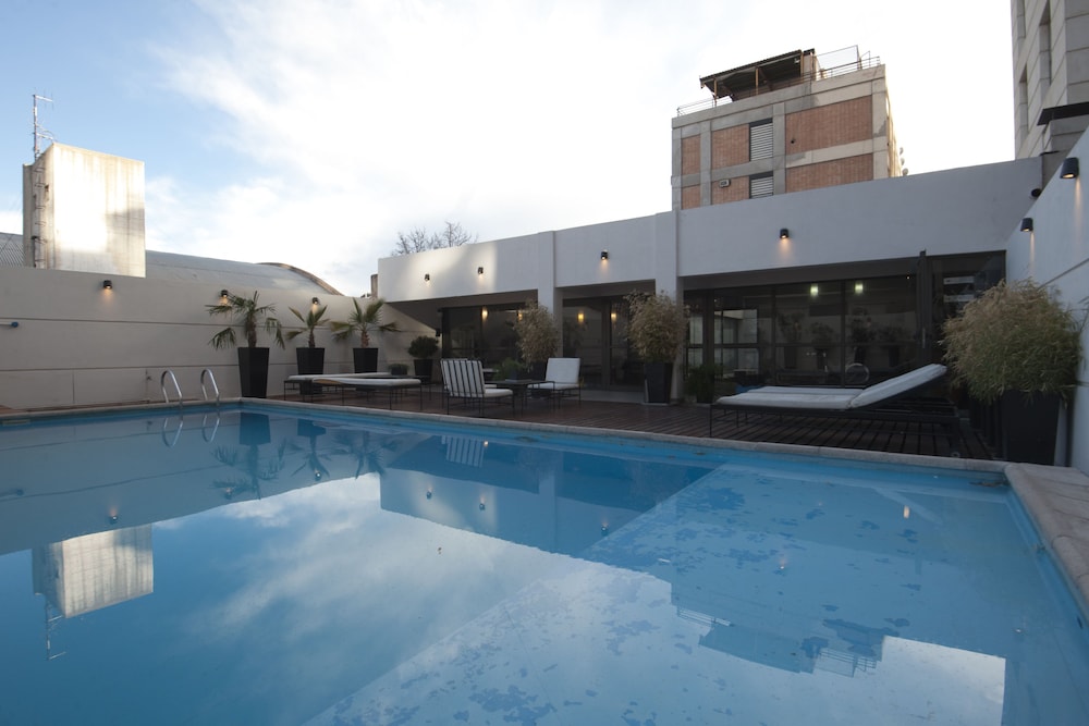 Premium Tower Suites 28/50