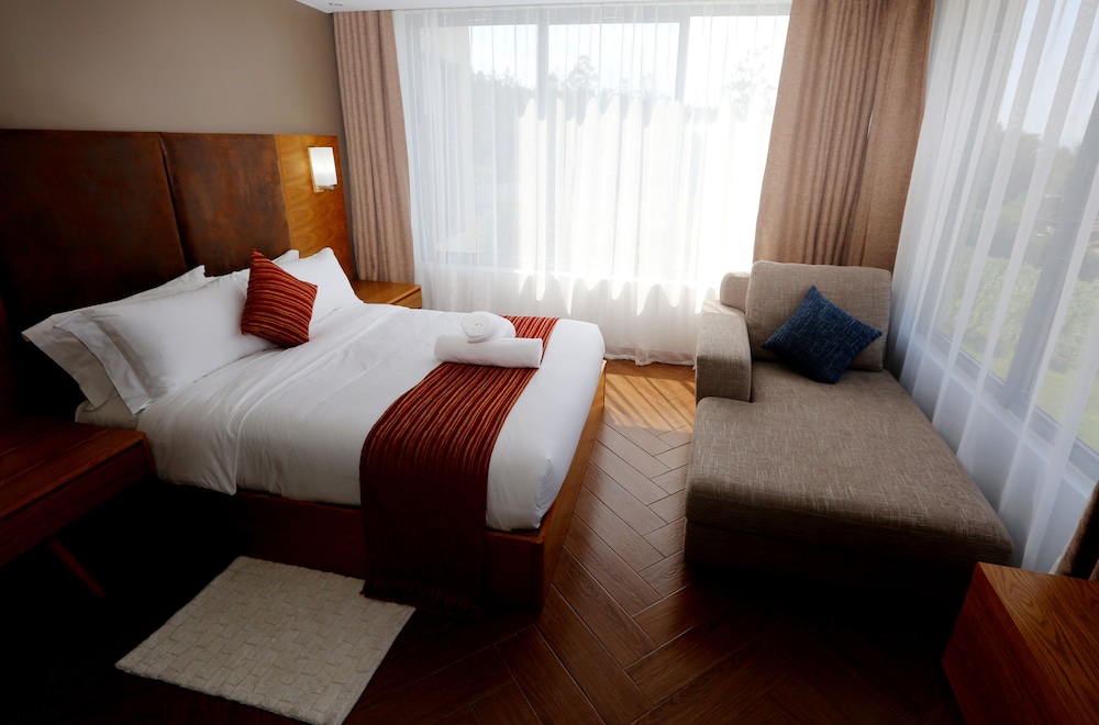 The Alps Hotel 9/36